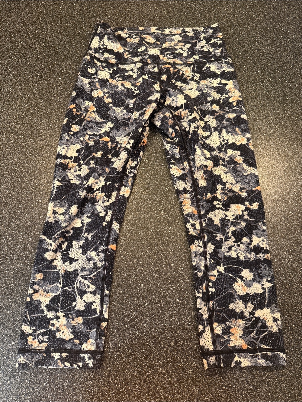 lululemon athletica Navy Floral-Print Crop Jeggings - size 6